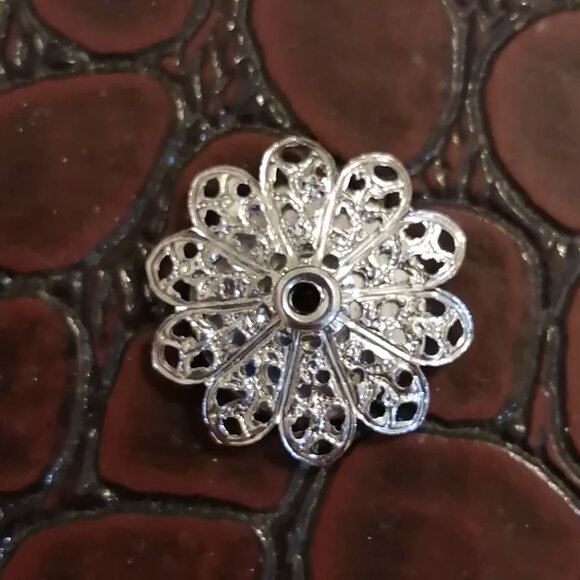 Vintage Handmade Petit-Point Lion (Leo) Charm - Picture 2 of 3